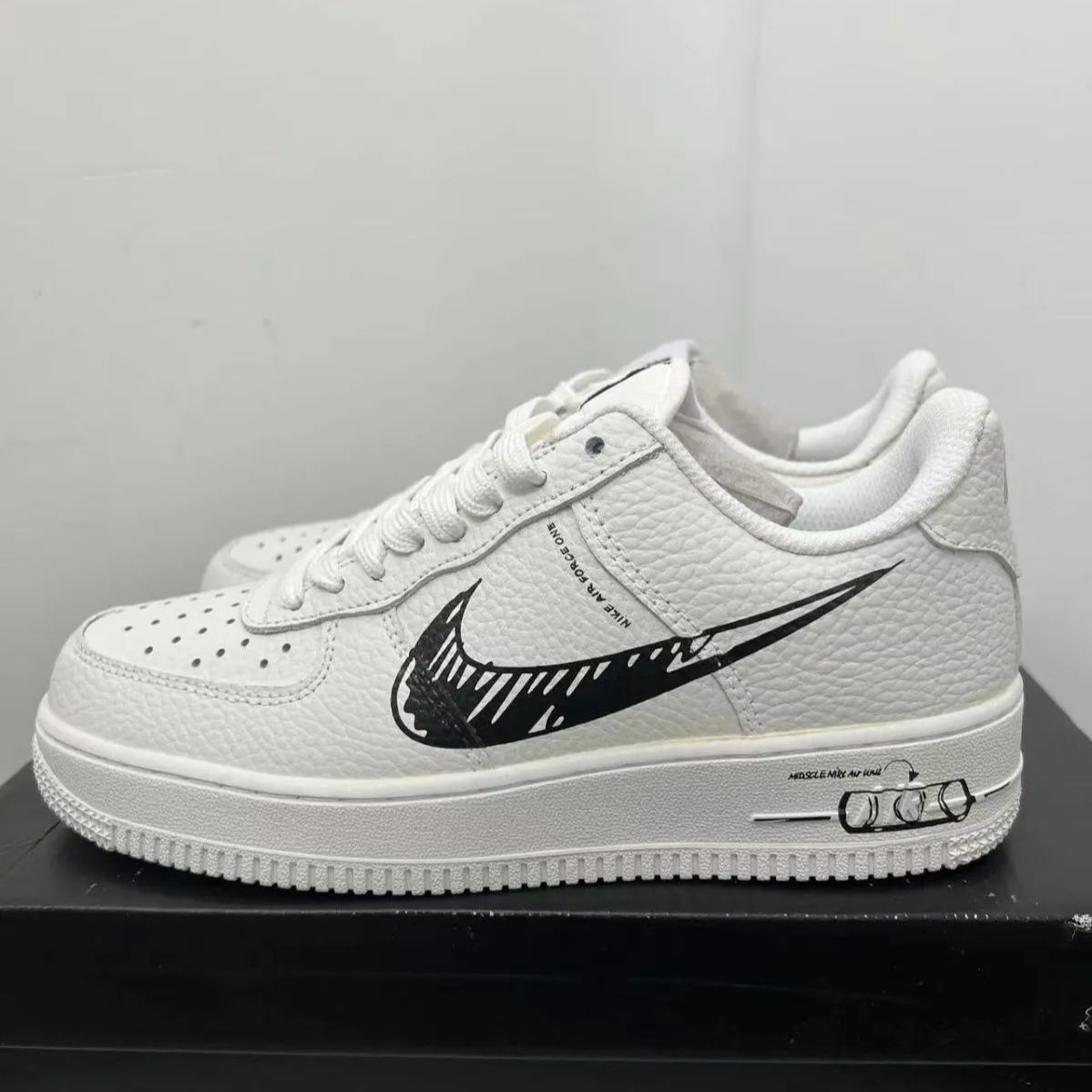 新品未使用ナイキ Nike Air Force 1 Sketch スニーカー