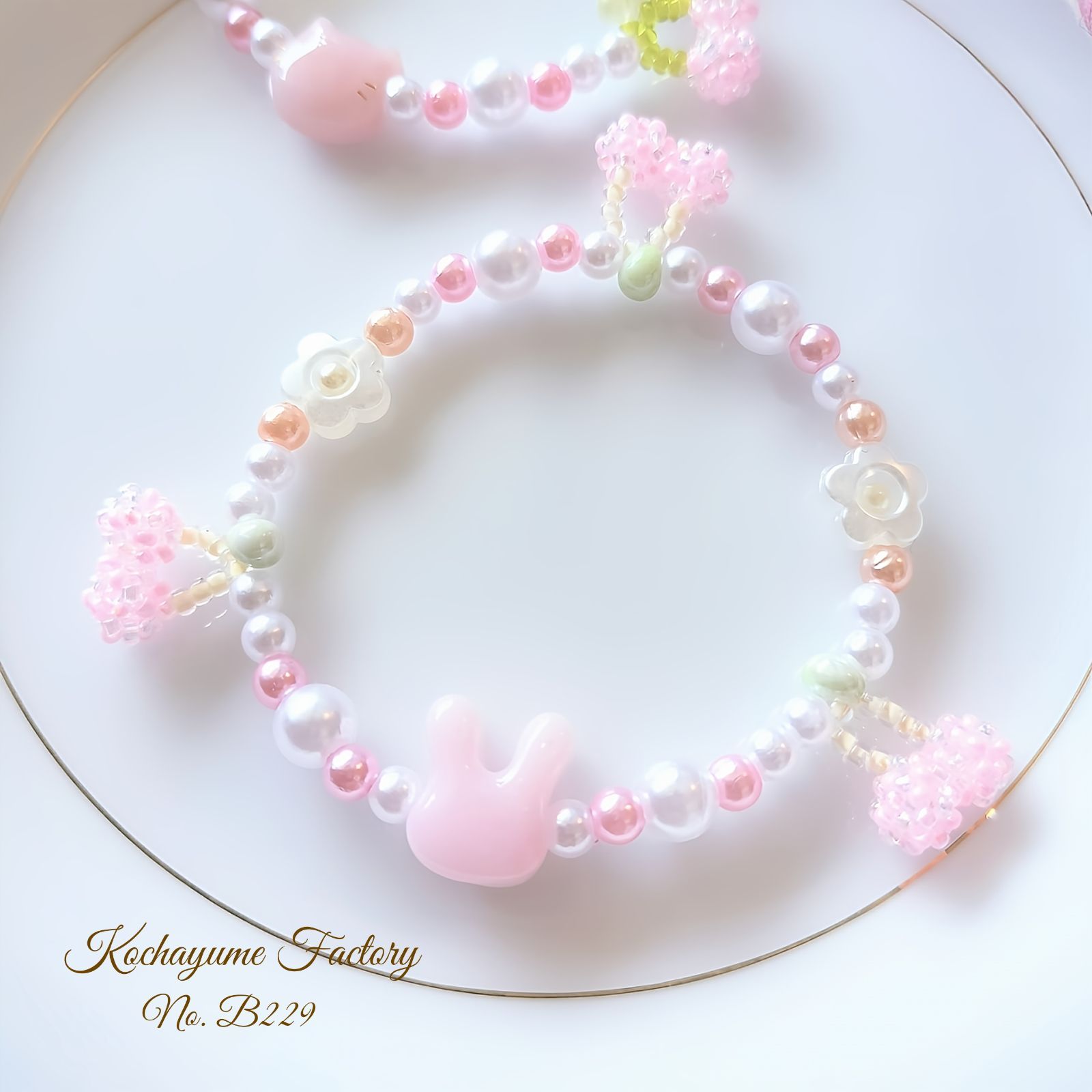 B229】うさぎちゃんとさくらんぼのブレスレット キッズ