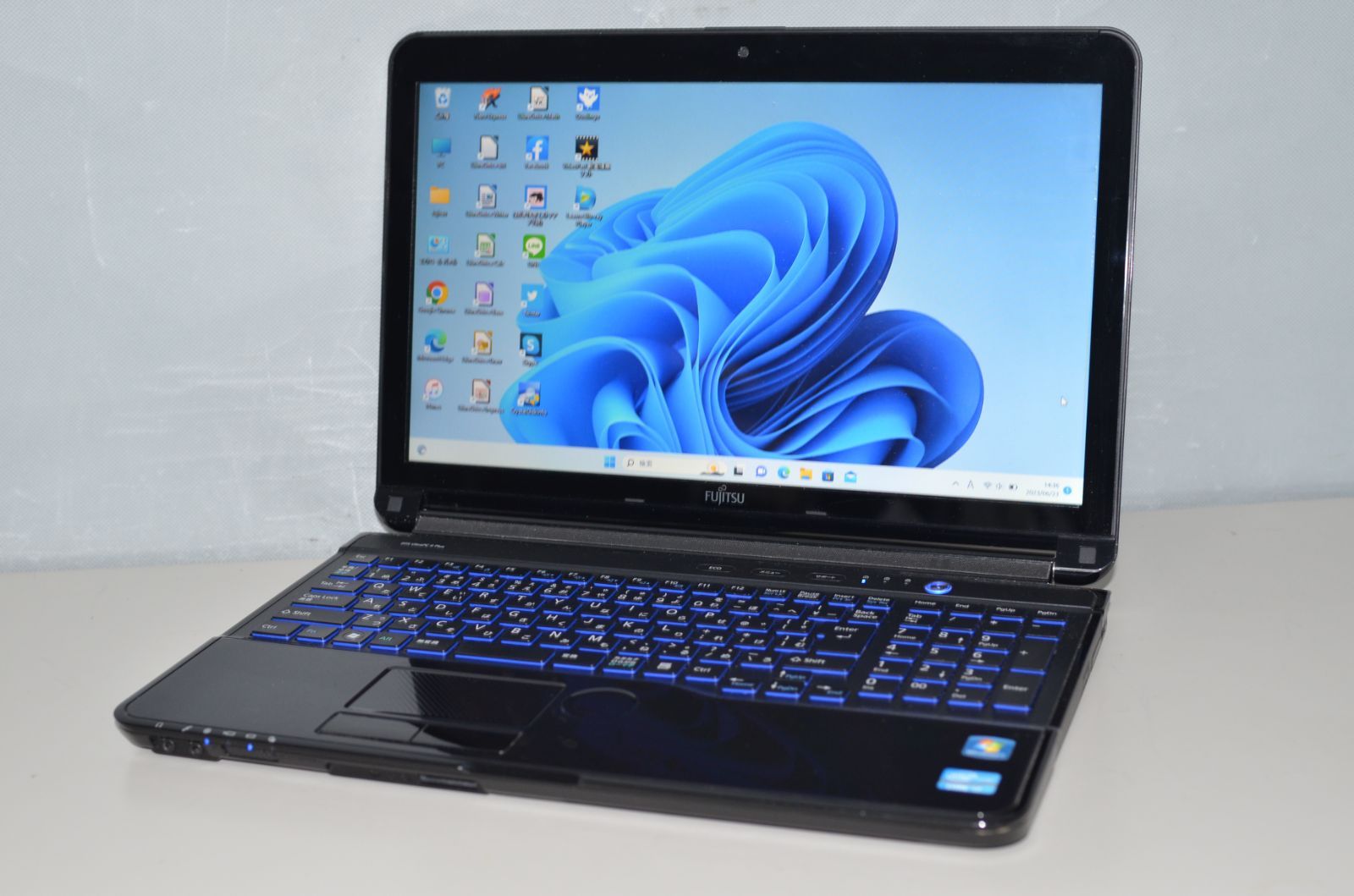 富士通 Windows11 Core i7 3610QM マゼンタ色 LIFEBOOK 4コア SSD新品