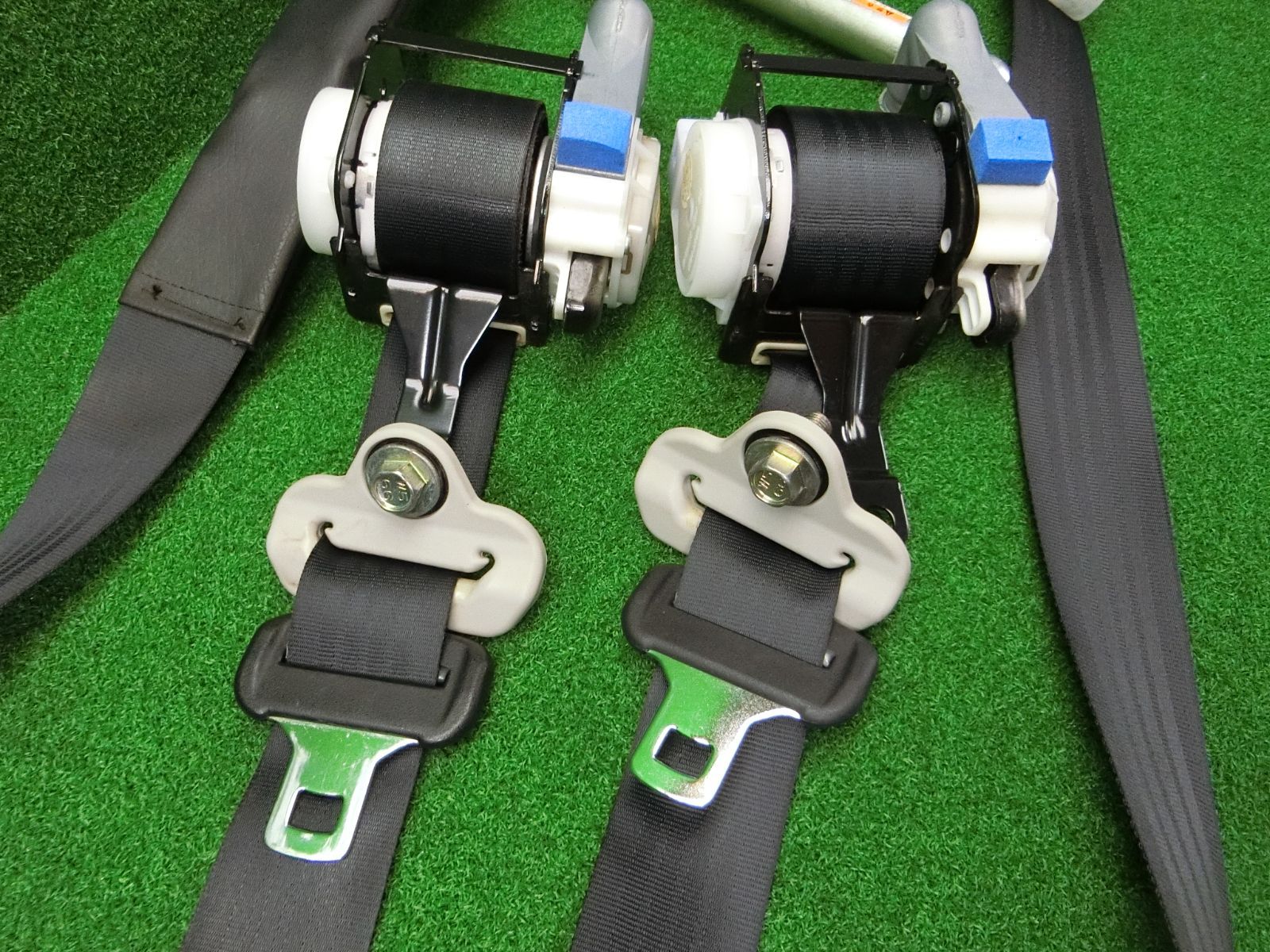 11137 スズキ ワゴンR MH23S フロント シートベルト 左右セット キャッチ 84920-70K1 84940-70K0