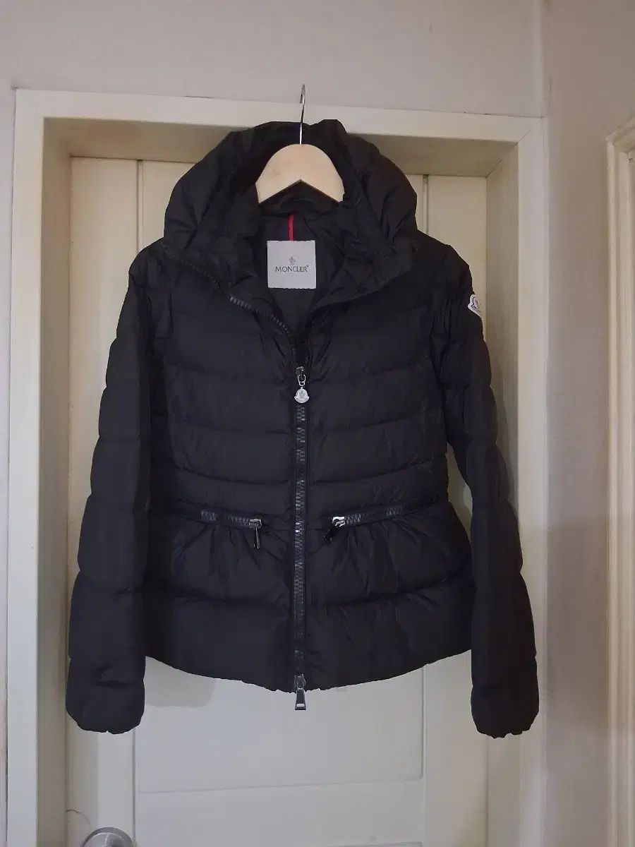 MONCLER(モンクレール) レディース 黒 ショート ダウン - メルカリ