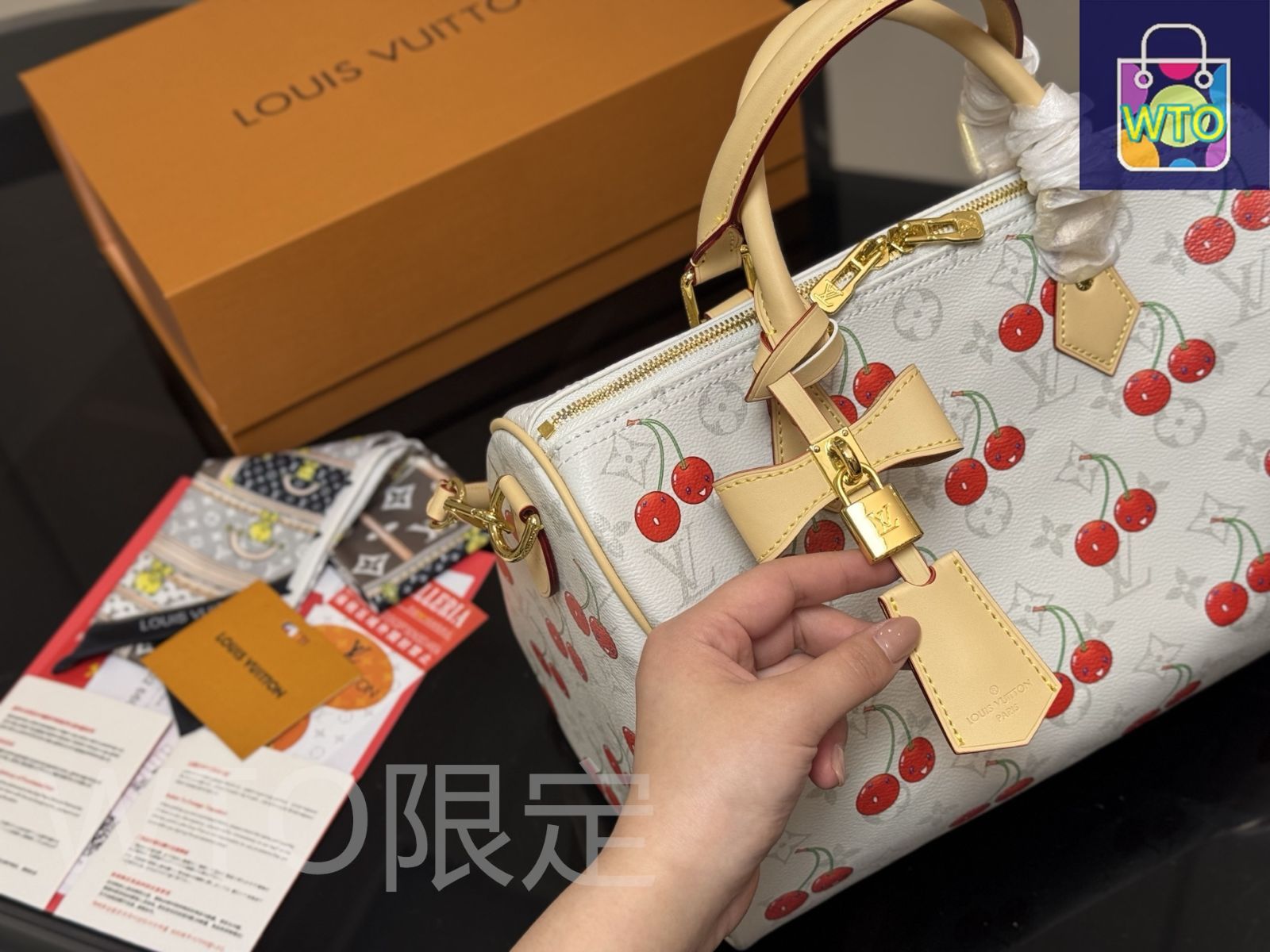 CEO！オリバーガル✖️ルイヴィトン　 61✖️61★ 今日特価】Louis Vuitton ルイヴィトン キーポール 新作ピロー