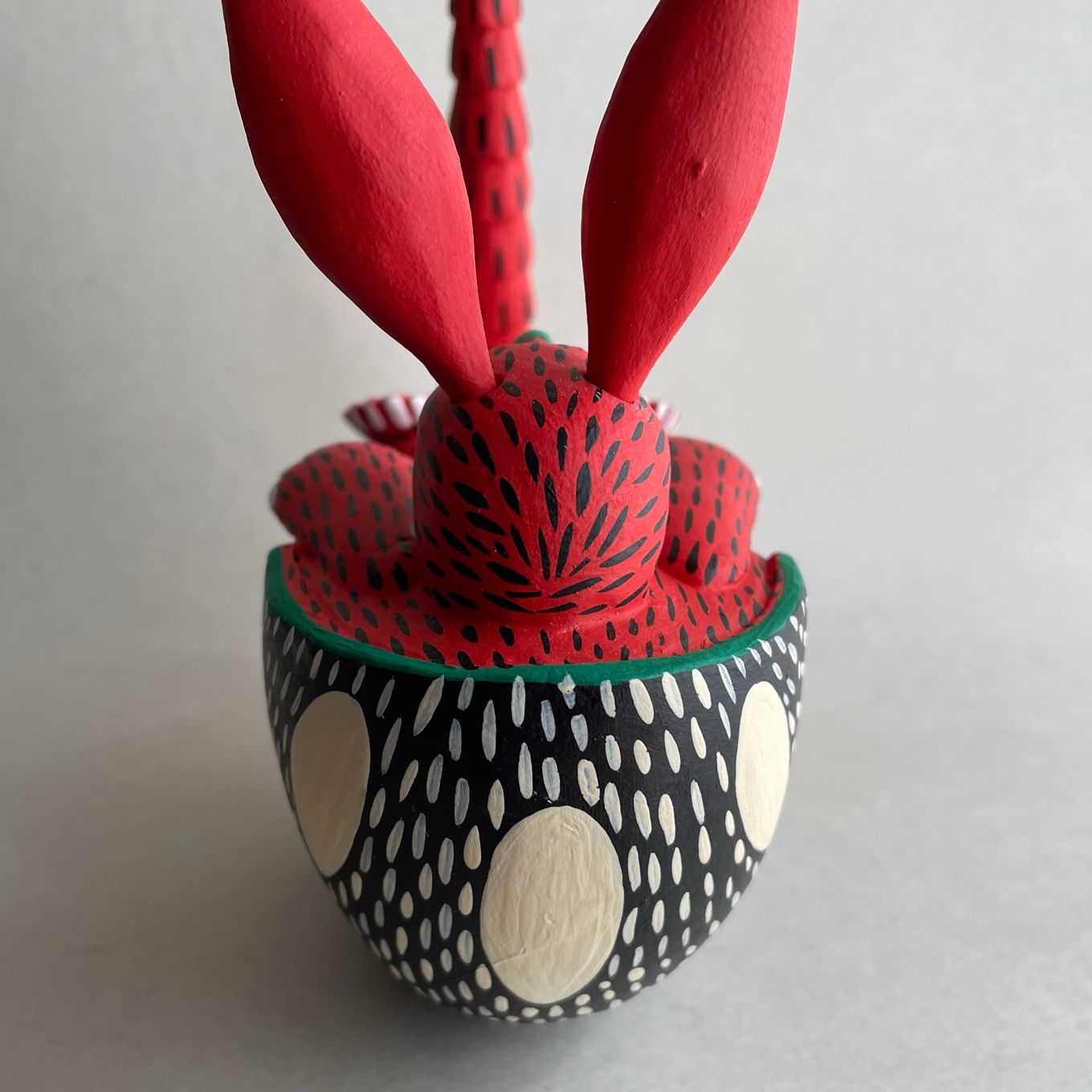 アレブリヘス メキシコ工芸品【赤いアルマジロ】サイズ大