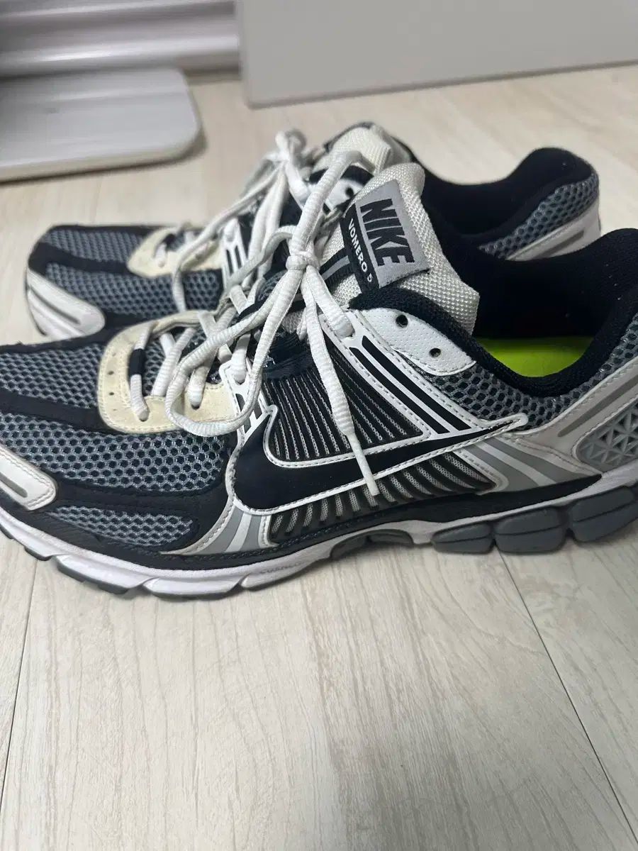 275 NIKE