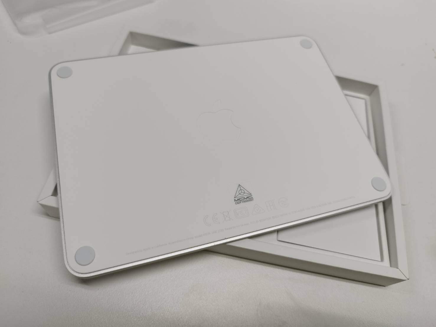 美品】Apple Magic Trackpad 第3世代 A1535〈MK2D3ZA/A〉 【公式通販】