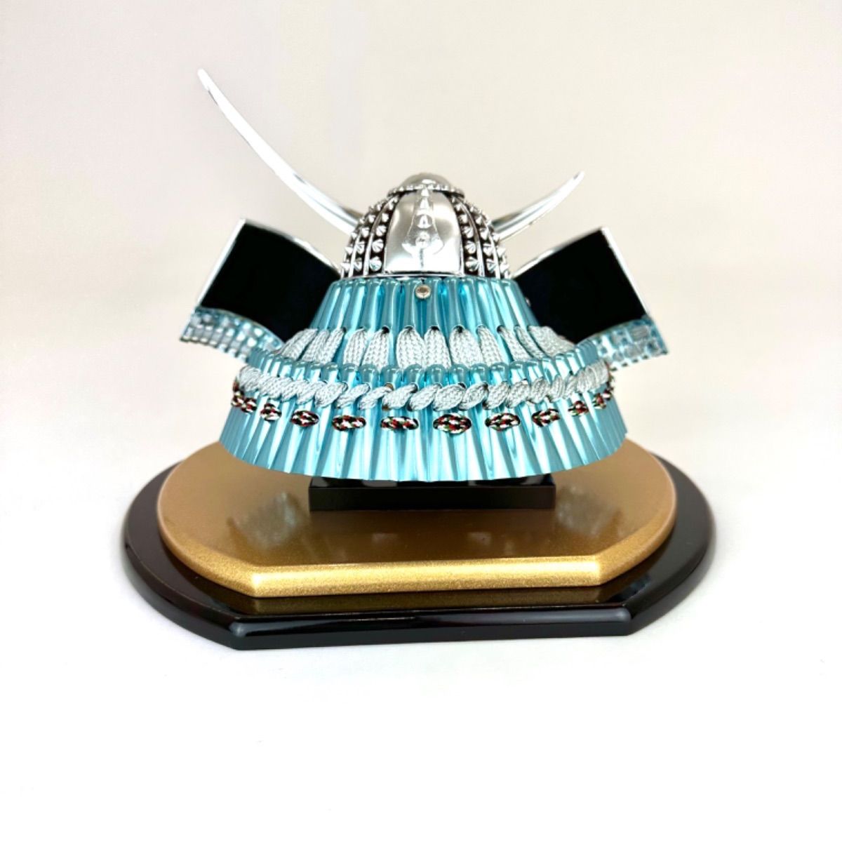 【五月人形】新品　端午の節句　兜飾り　シルバー伊達 五月人形】新品端午の節句兜飾りシルバー伊達