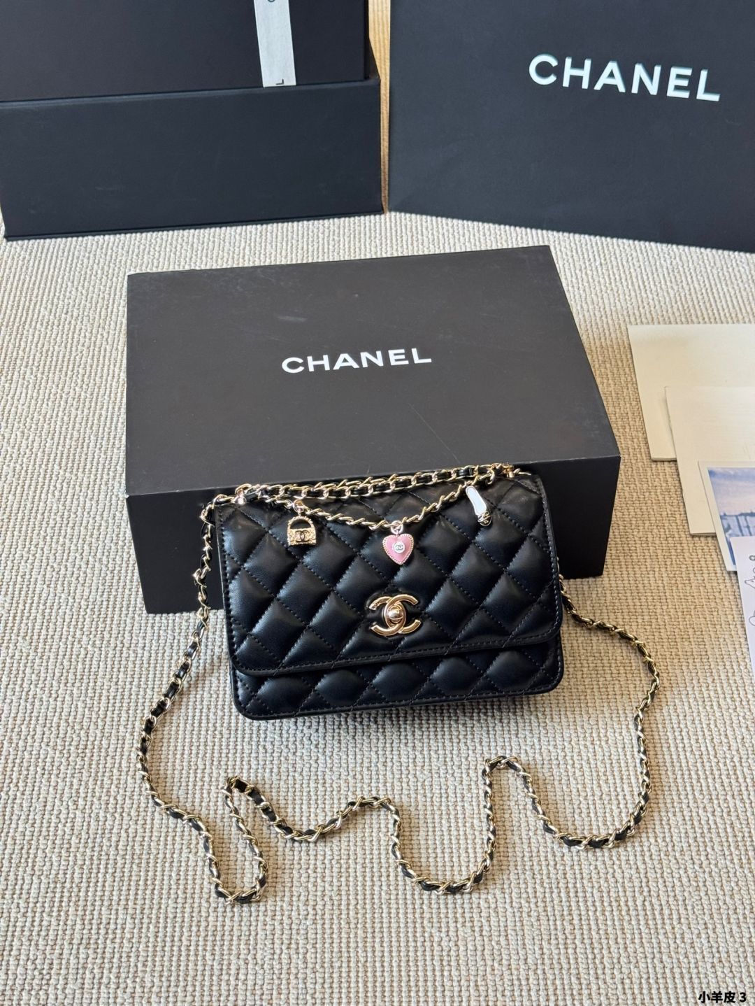 即完売予感 CHANEL チェーン ハート バッグ 25B限定 ミニ 今日特価】CHANEL 25P Heart Pendant WOC Chain Bag / シャネル