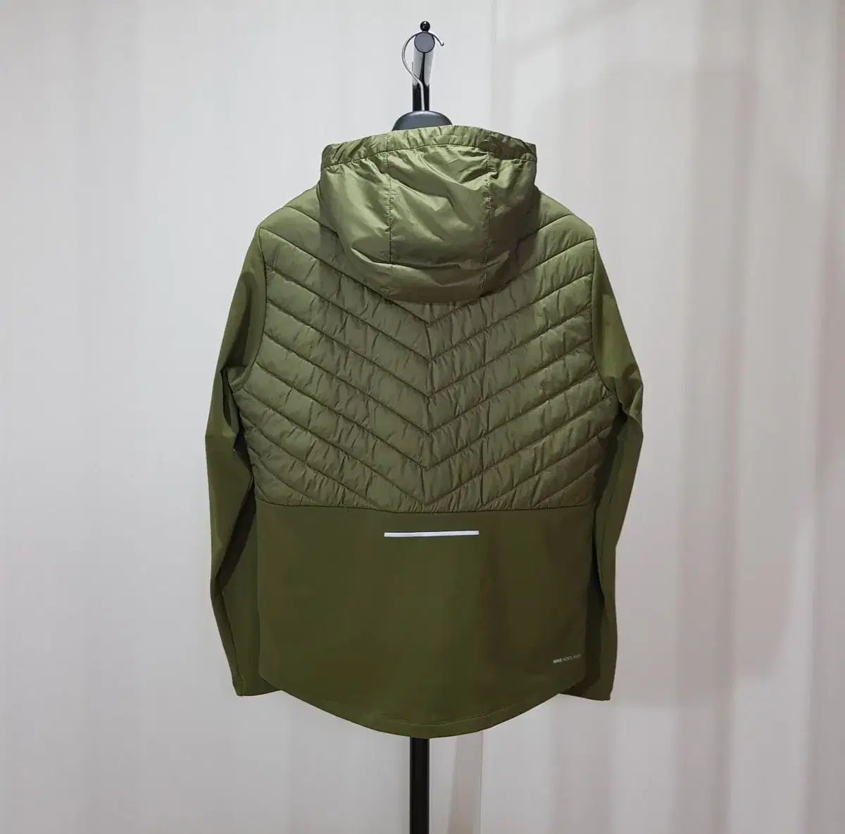 Nike(ナイキ） エアロレイヤー 防風 フード ジャケット