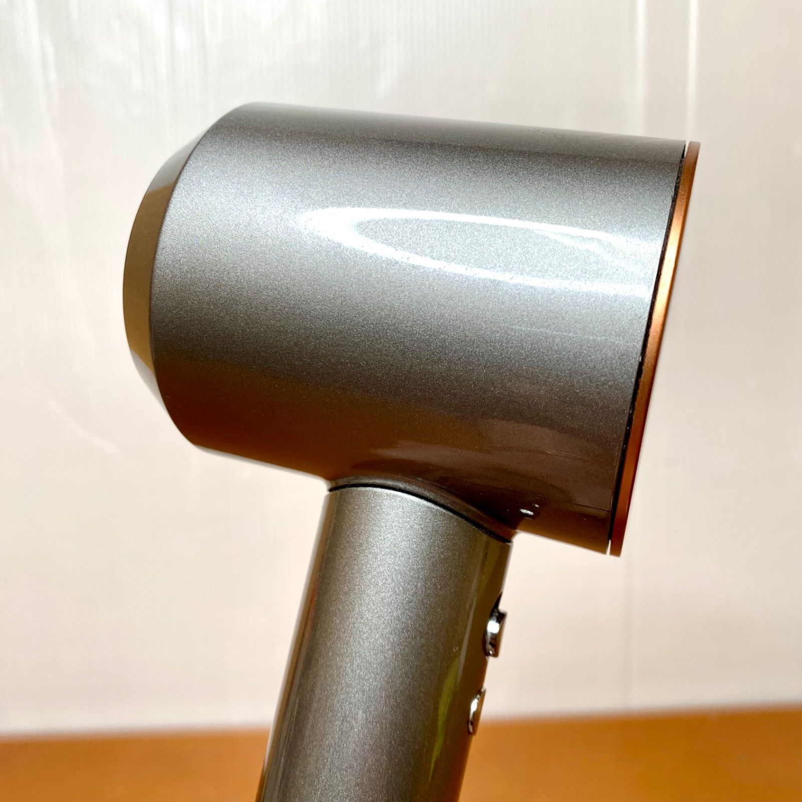 美品 Dyson HD08 ヘアドライヤー ニッケル/コッパー ダイソン Dyson ヘアドライヤー ニッケルコッパー HD08 ULF BNBC