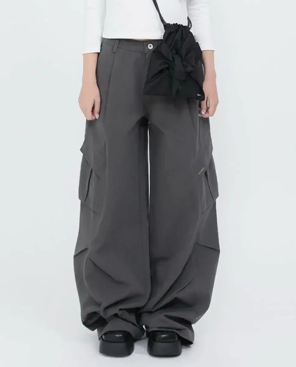 ミーソウル pocket pintuck wide pants チャコール