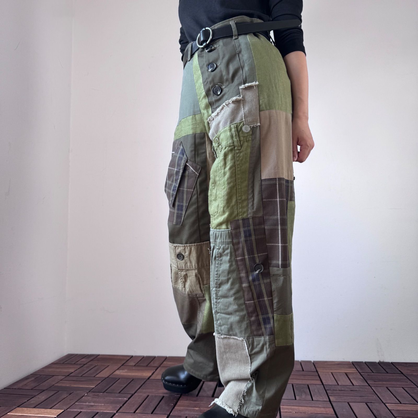 カーキオリーブ色の古着リメイクパッチワーク ワイド|バルーンパンツ
