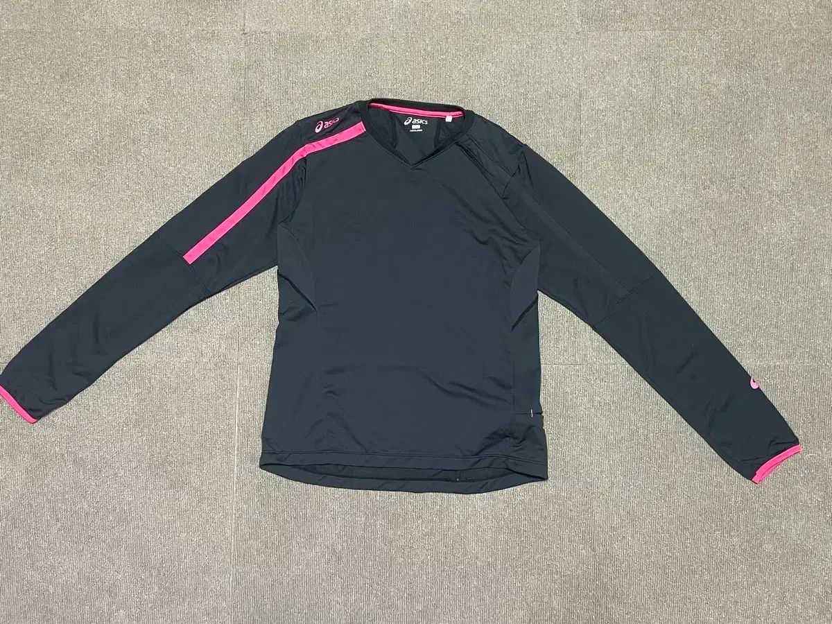 asics(アシックス) 黒 x ピンク バイカラー パフォーマンス 長袖 Tシャツ J01932