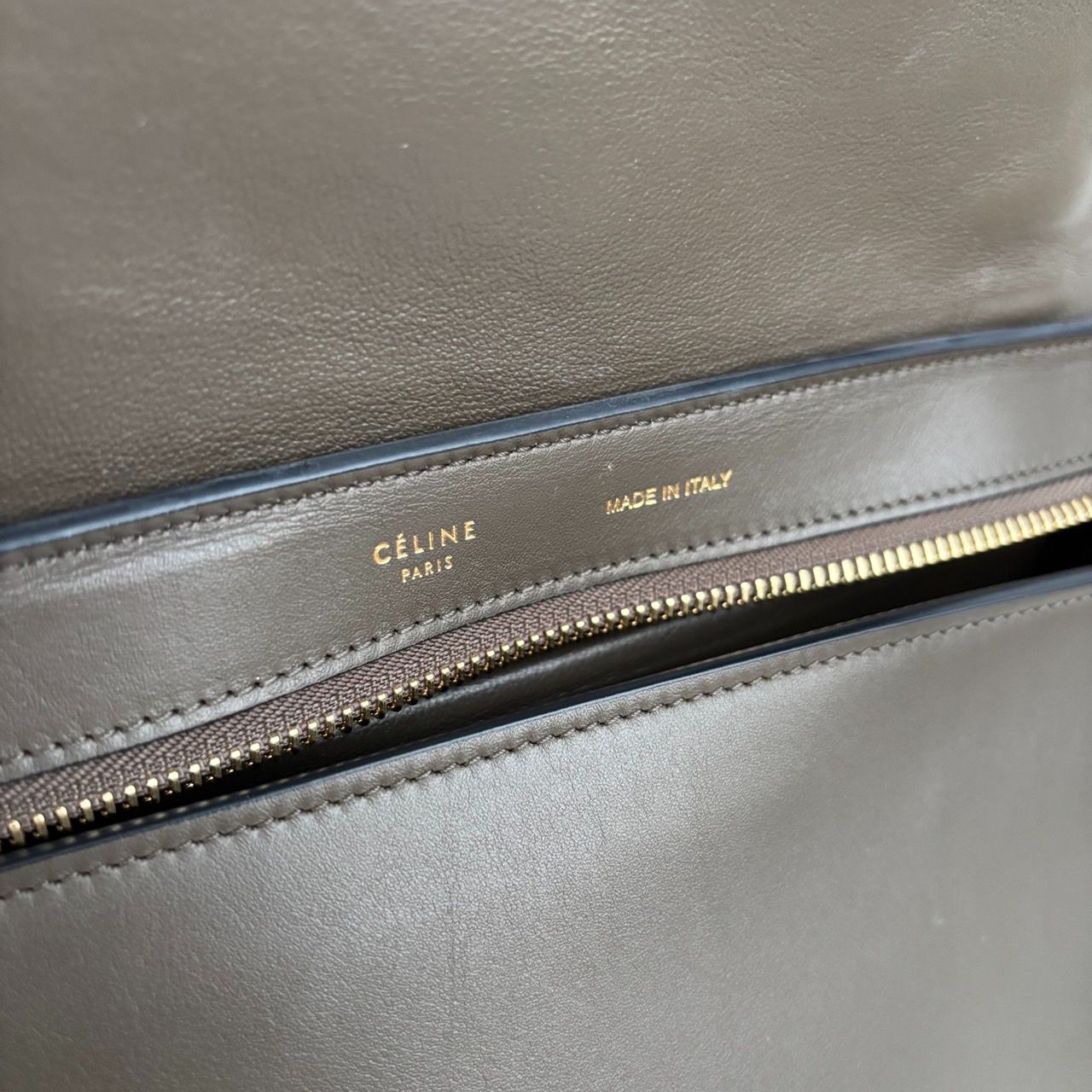【新品】celine トラペーズ  フィービー　最終値下げ CELINE Tri fold フィービー期 旧ロゴ フラップ 長財布 (CELINE