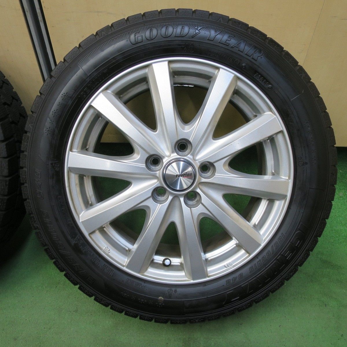 バリ溝 キレイ 9.5分 シエンタ 等 185 60R15 スタッドレス グッドイヤー アイスナビ7 ravrion RS01 ラブリオン 15インチ PCD100 5H 5092504TTス TRITUETUBI_COM