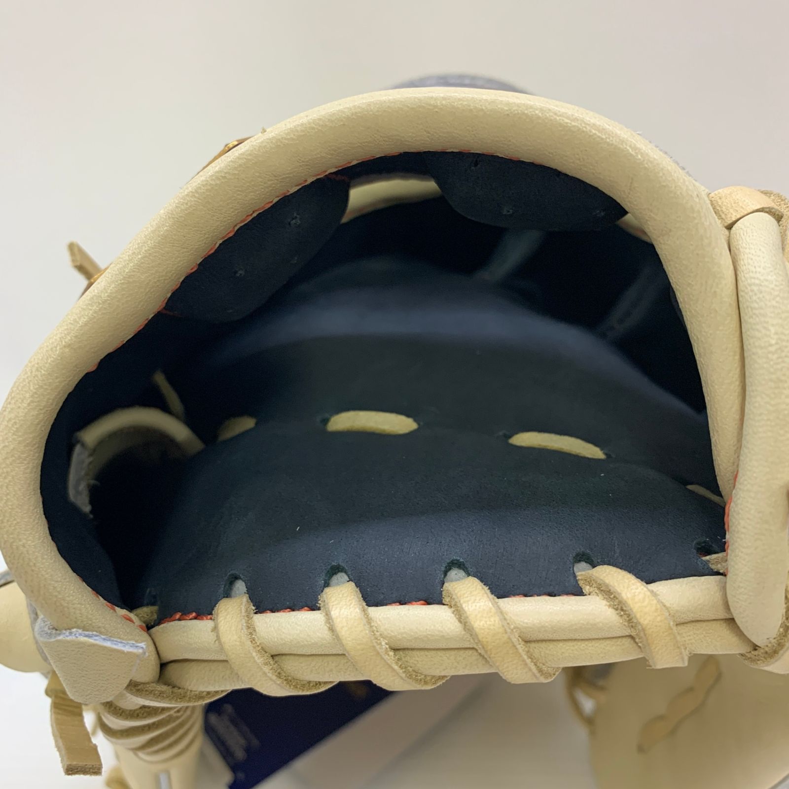 普段使いに最適 ゼット ZETT ネオステイタス 硬式 大人 一般 投手用 グローブ ピッチャー グラブ 左投げ BPGB12411 野球 6372