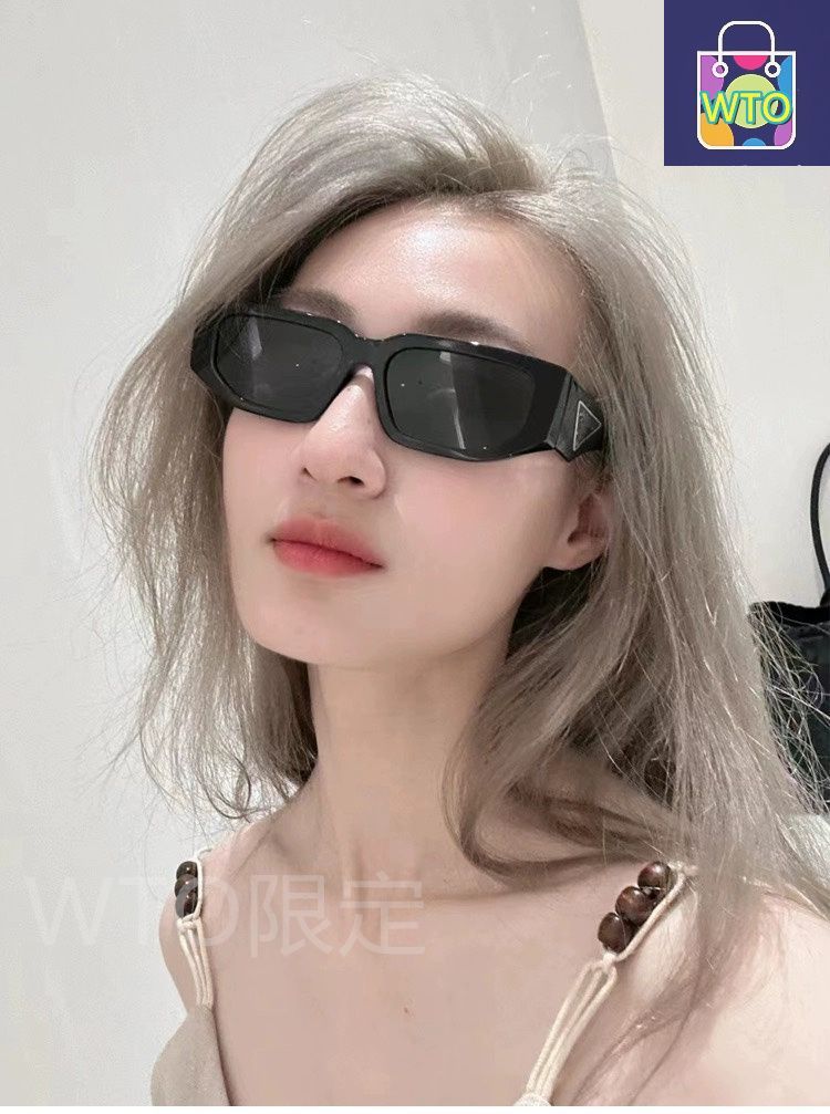 Prada 今日限定特価！】プラダ クラシックな小フレーム四角形