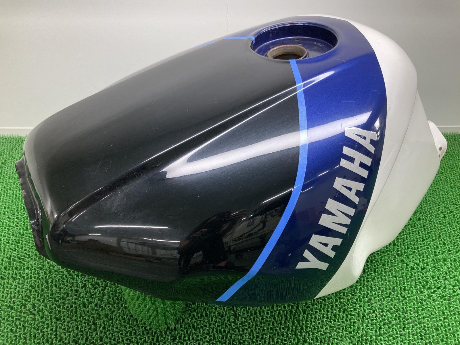 FZR1000 タンク 白/青/黒 3GM ヤマハ 純正 バイク 部品 ノーマル