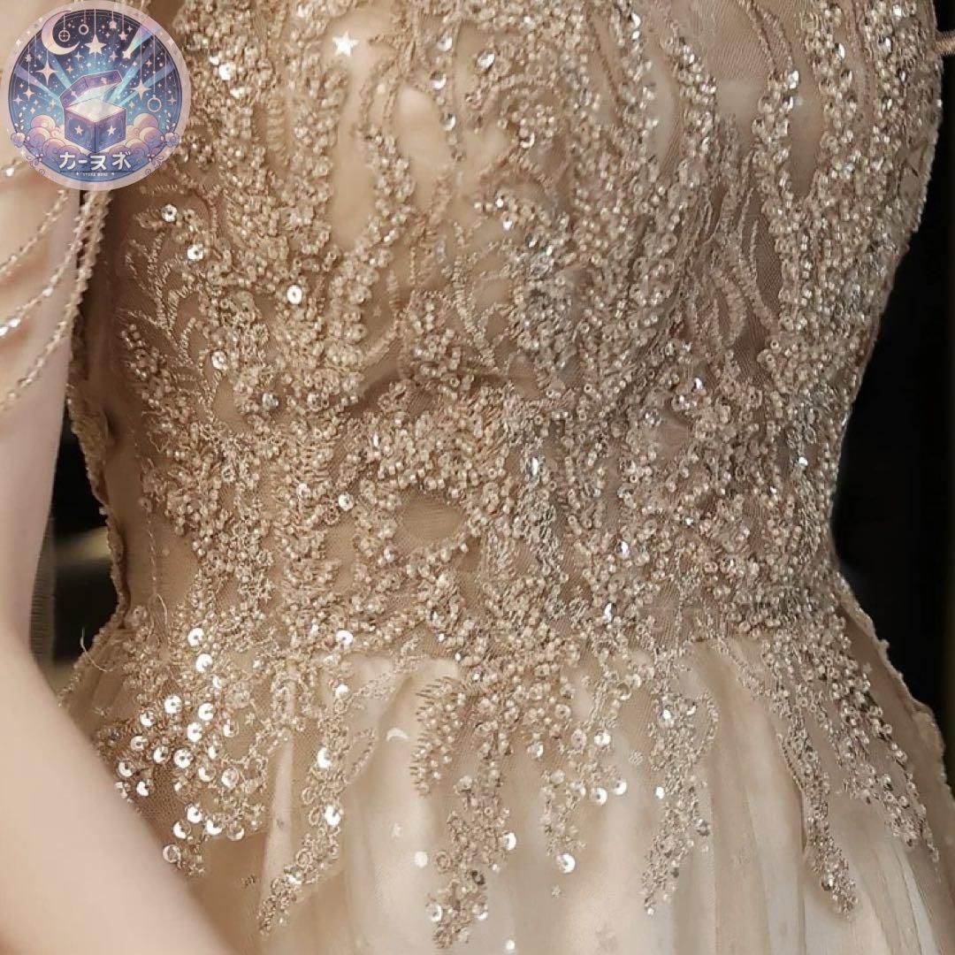 新品未使用 小花柄の様なデザインが美しい Vネック イブニング