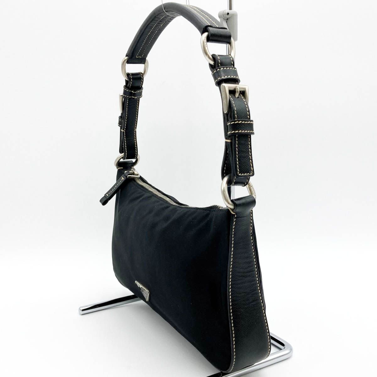 PRADA ショルダーバッグ サフィアーノレザー ナイロン 黒 三角プレート プラダ ショルダーバッグ 三角プレート ベルト ナイロン レザー 黒