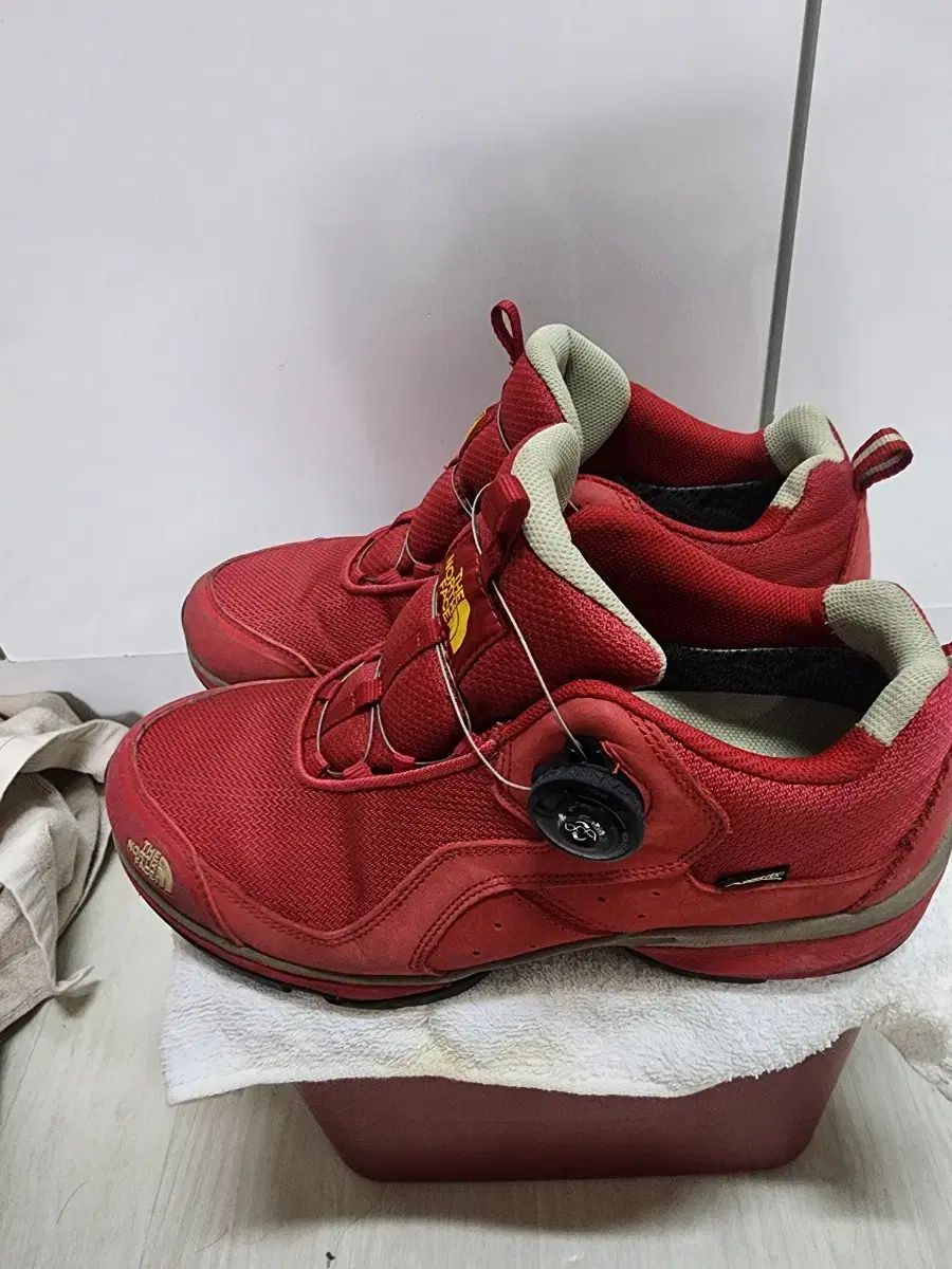 THE NORTH FACE ザノースフェイス ダイアル 登山靴 レッド