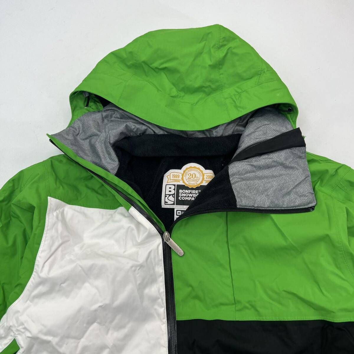 BONFIRE ☆ デザインセンス◎ スノボジャケット パーカー ジャケット グリーン ホワイト M スノーボード 人気 定番 ボンファイア■K249 BONFIRE ☆ デザインセンス◎ スノボジャケット パーカー ジャケット