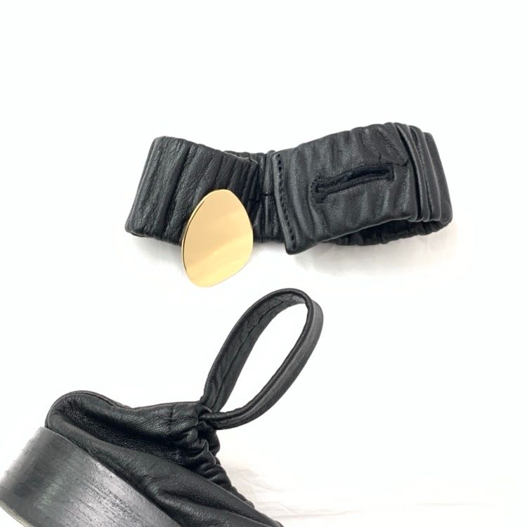 GARWIN アンクレット付きギャザーパンプス