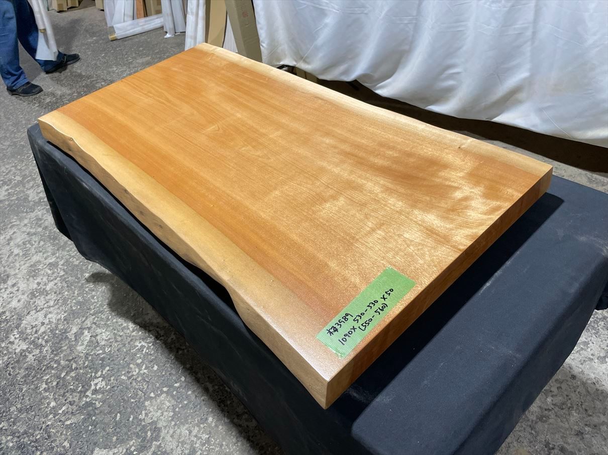 さくら3989　一枚板無垢 乾燥材　1090ｘ530‐530ｘ50mm カウンター　店舗　インテリア制作　リフォーム　棚板　テーブル