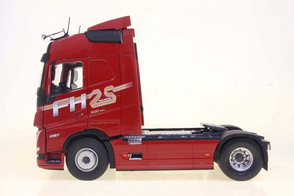 新品 SOLIDO 1/24 ボルボ FH グローブトロッター XL 25Years Edition 2023 (レッド) 完成品ダイキャストミニカー S2400104 [佐川急便]