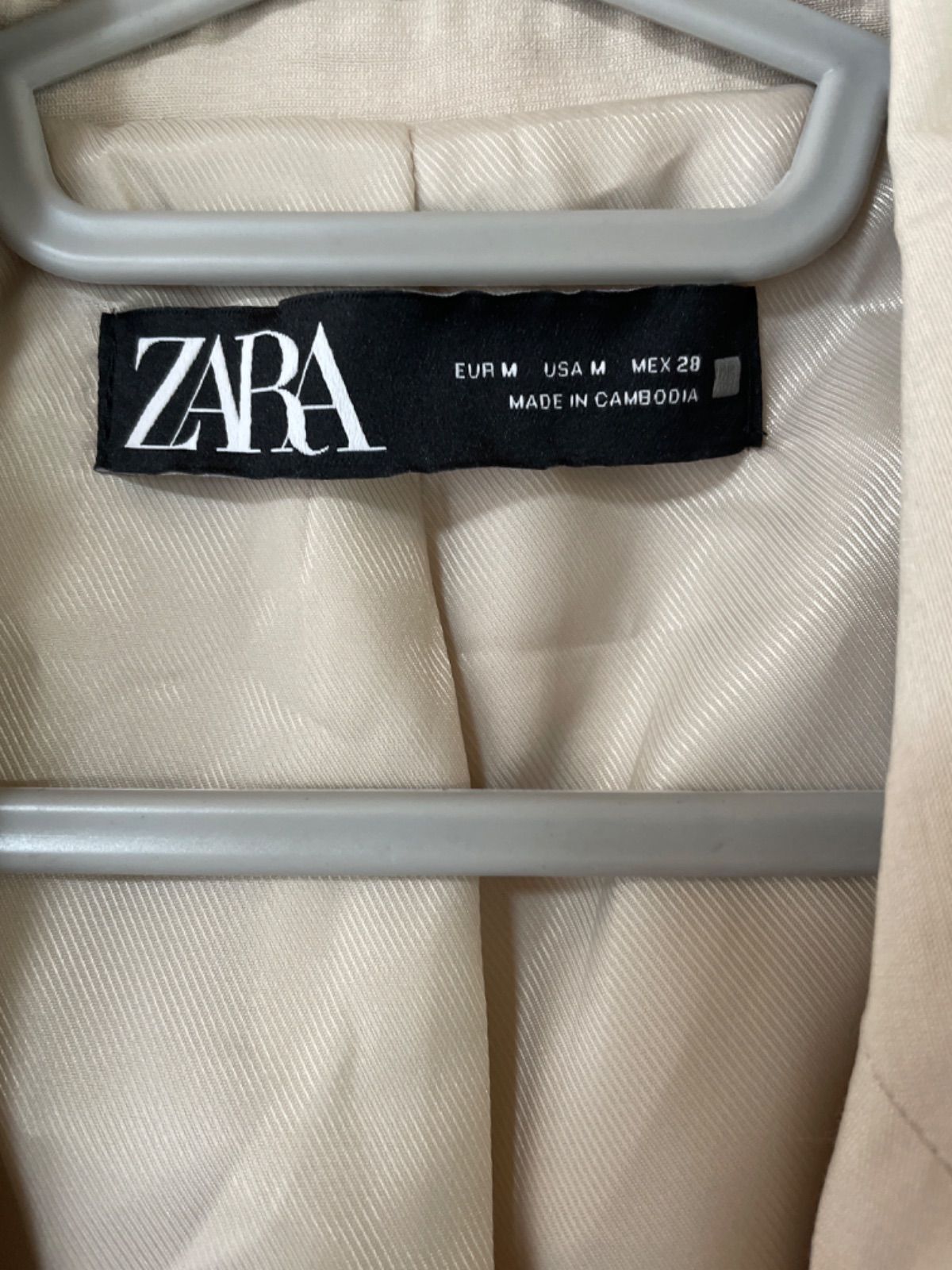 【E2-87】◇ZARA Mサイズ　テーラードジャケット　ベージュ色