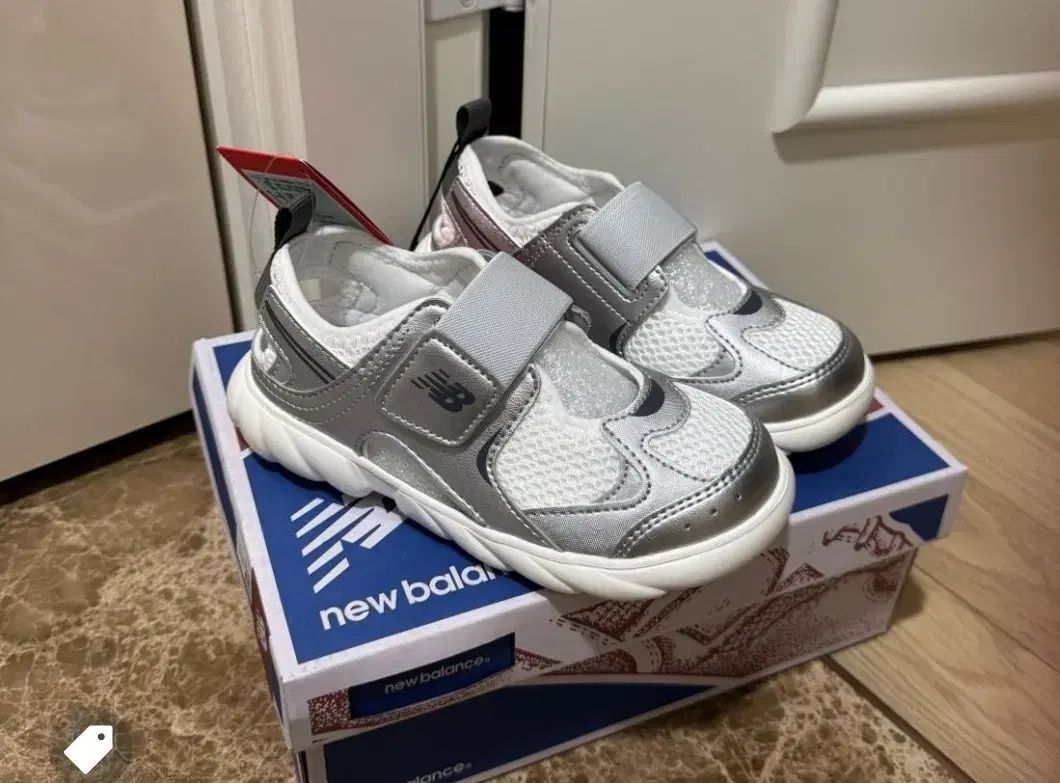 New Balance ニューバランス フリドル 170