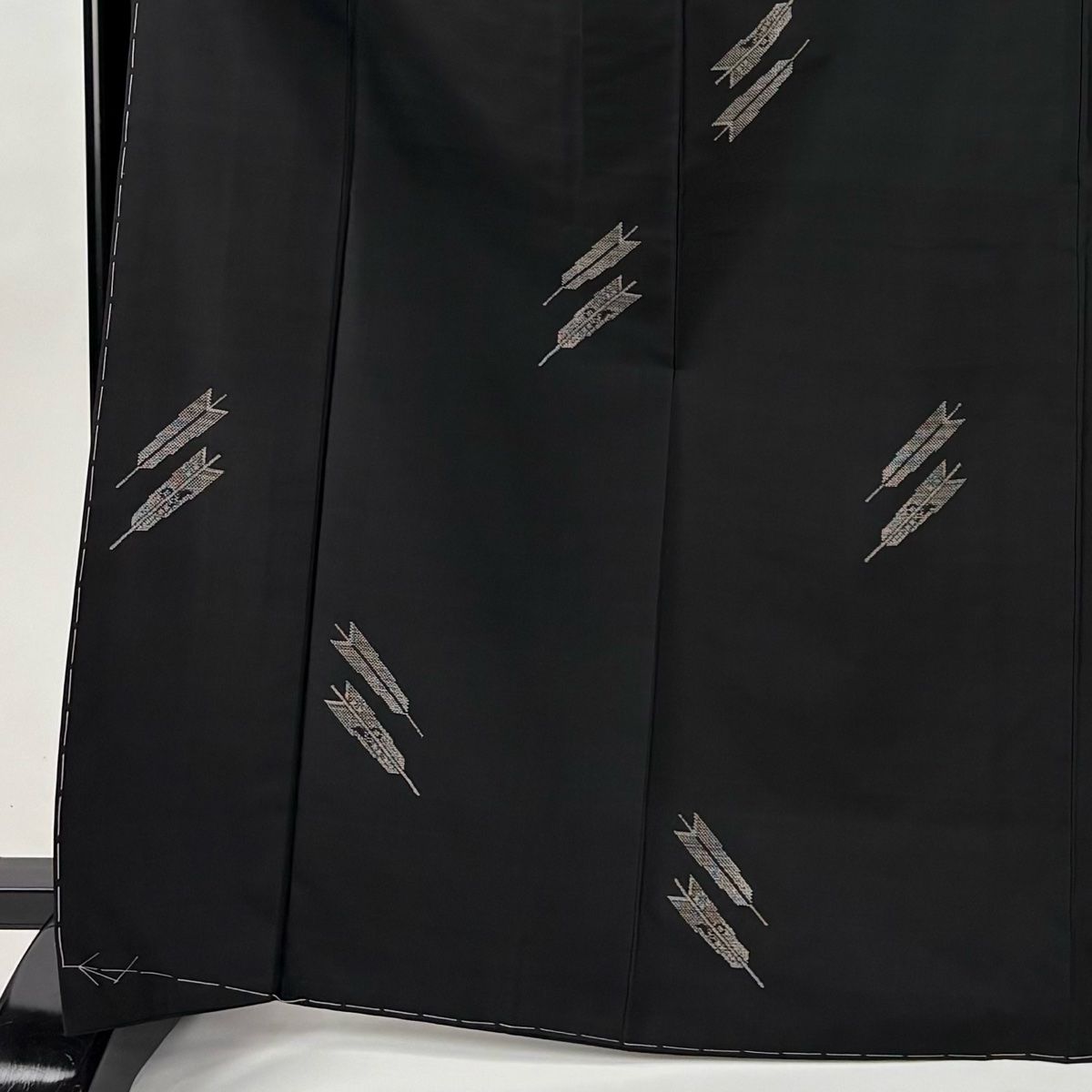 大島紬 身丈168cm 裄丈68cm L 袷 純泥染 証紙 矢羽根 墨色 正絹