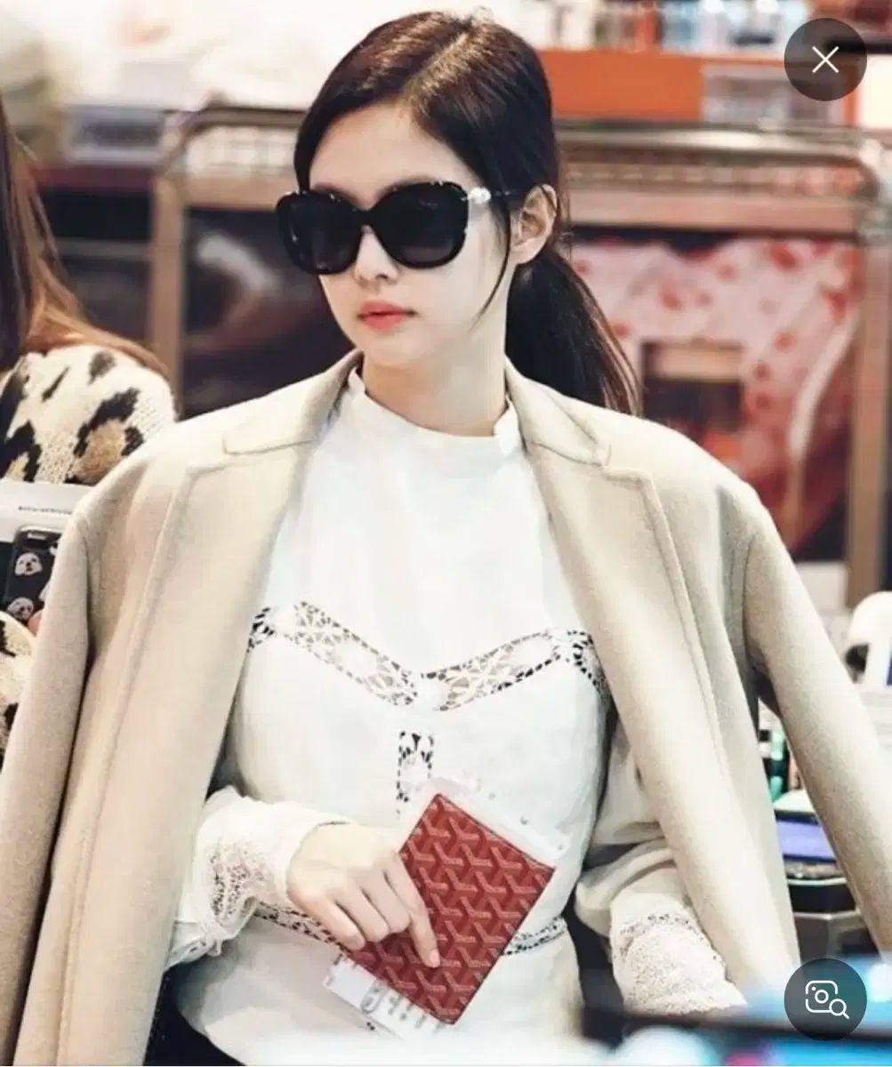 CHANEL シャネル ジェニー 着用 サングラスを販売しています