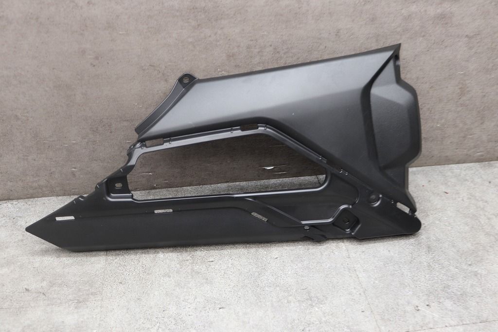 ヤマハ　純正　新品　 FZS25／FZ25／FAZER25　右サイドカウル　　B97-F1741-00