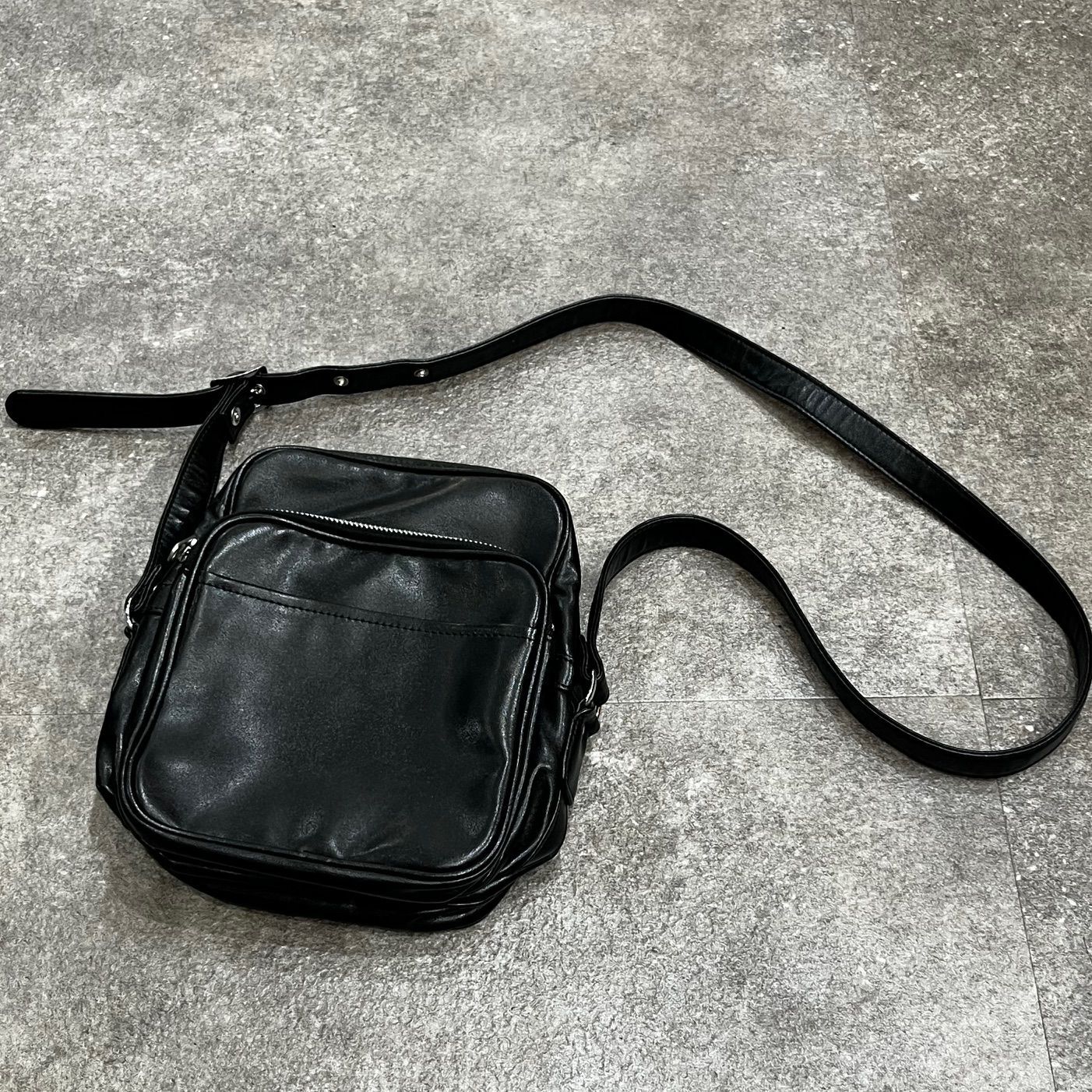 COMME des GARCONS フェイクレザー ショルダーバッグ
