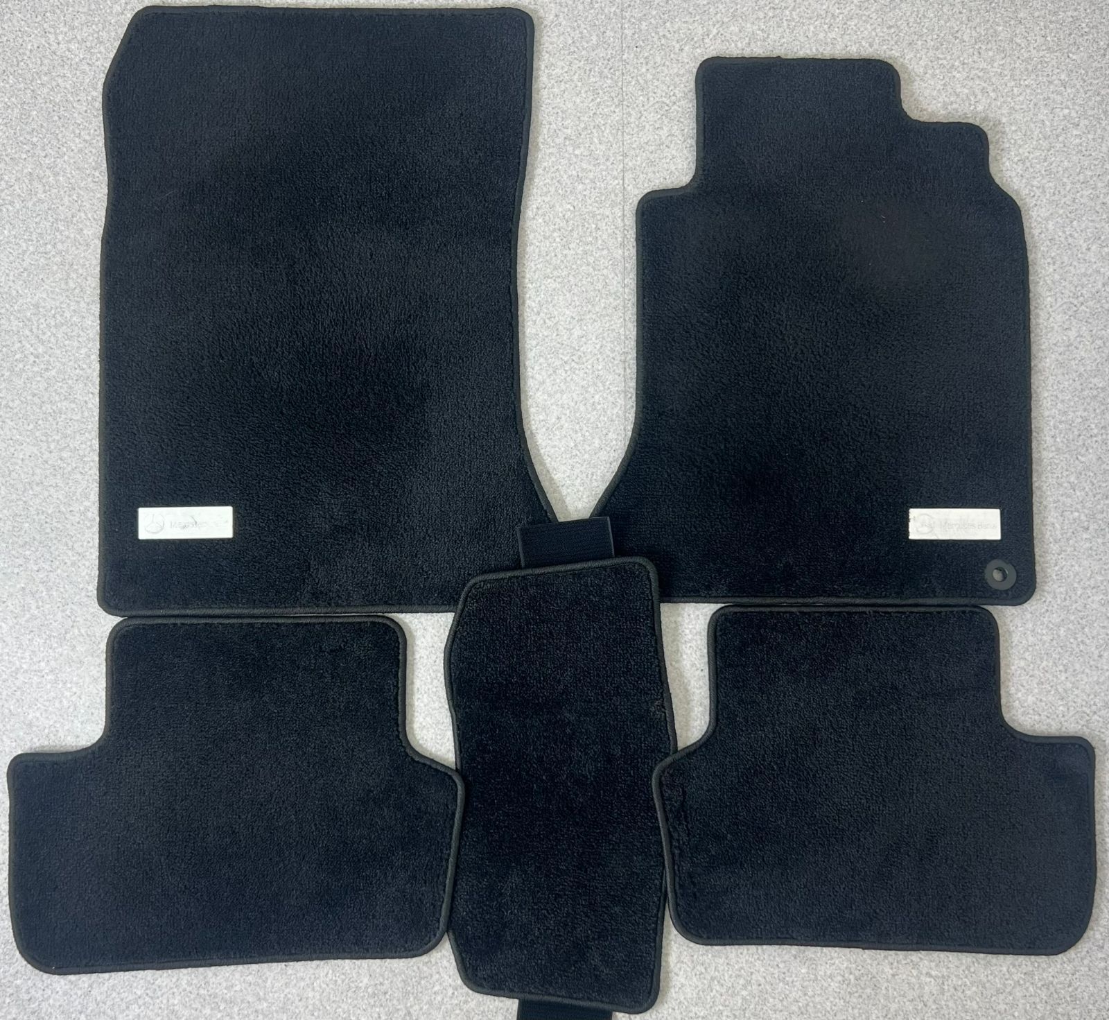 最安値！早い者勝ち！】メルセデスベンツ CLA 純正フロアマット