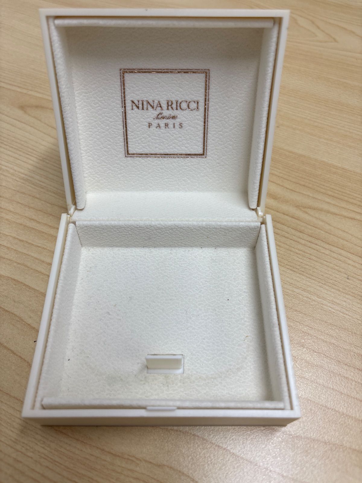 Nina Ricci ニナリッチ 4N20-029B 石付 - メルカリ
