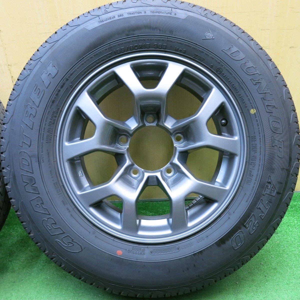 バリ溝】24年製低走行195/80R15ジムニーシエラダンロップ 2024年