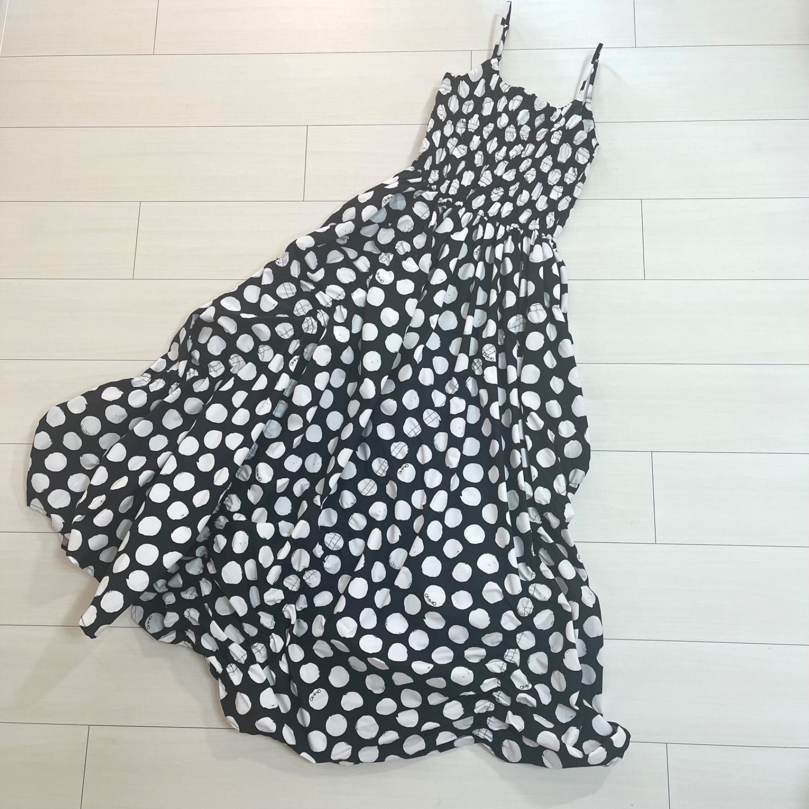 OMMO♡美品♡品切れ中ワンピ♡2025年モデル♡SS♡荻原桃子♡ 極美品 25SS 完売品 OMMO IRREGULAR SHIRRING CAMI OP 荻原桃子