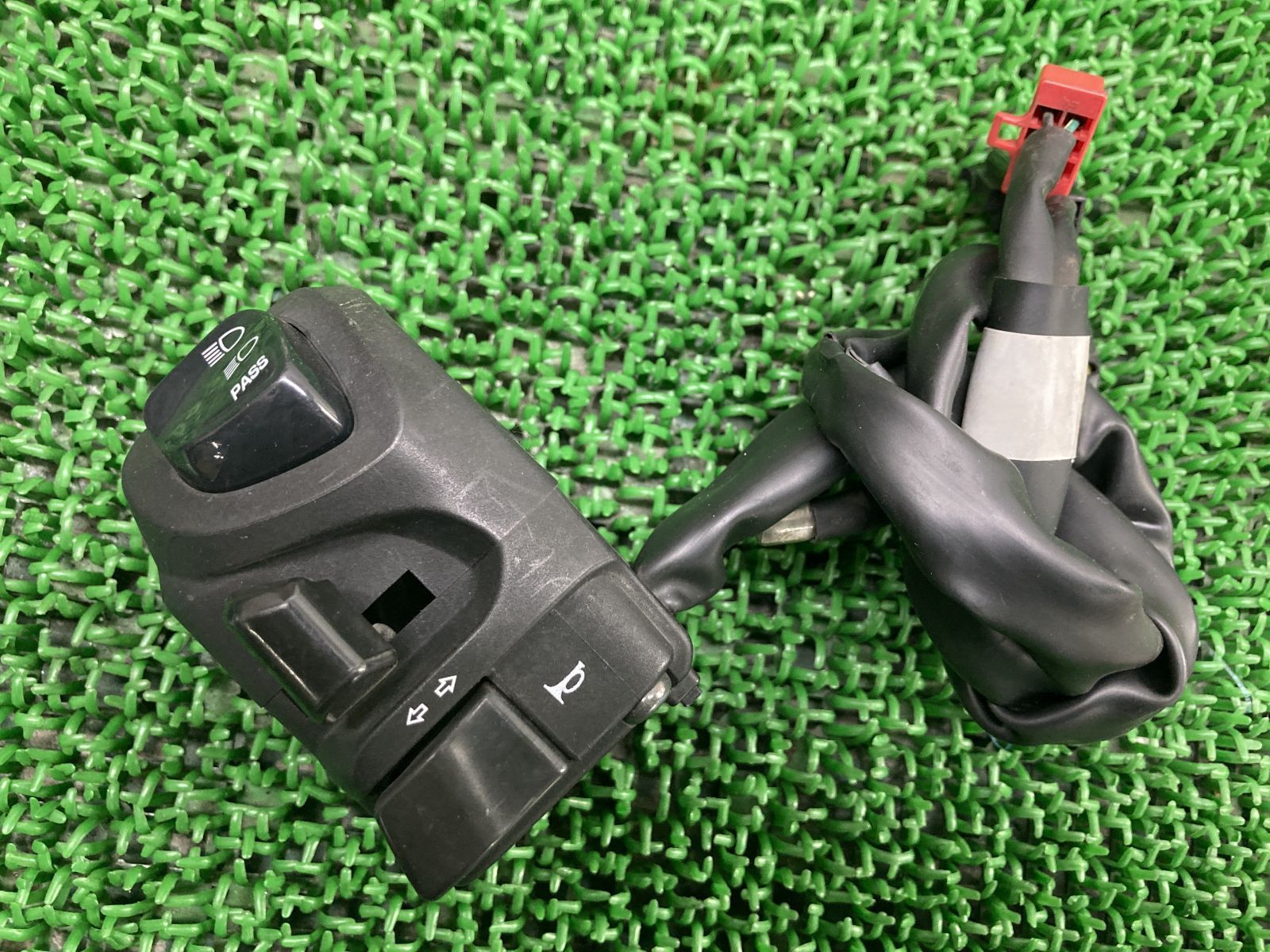 XMAX ハンドルスイッチ 左 ヤマハ 純正 バイク 部品 SG42J X-MAX スイッチボックス 割れ欠け無し 品薄 品 車検 Genuine