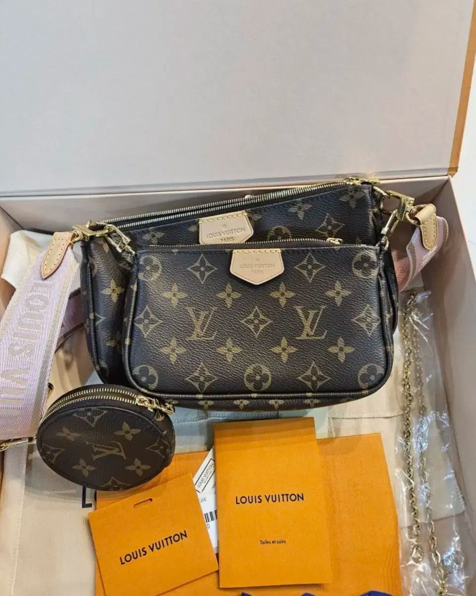 Louis Vuitton ルイヴィトン マルチポシェット アクセソワール ピンク