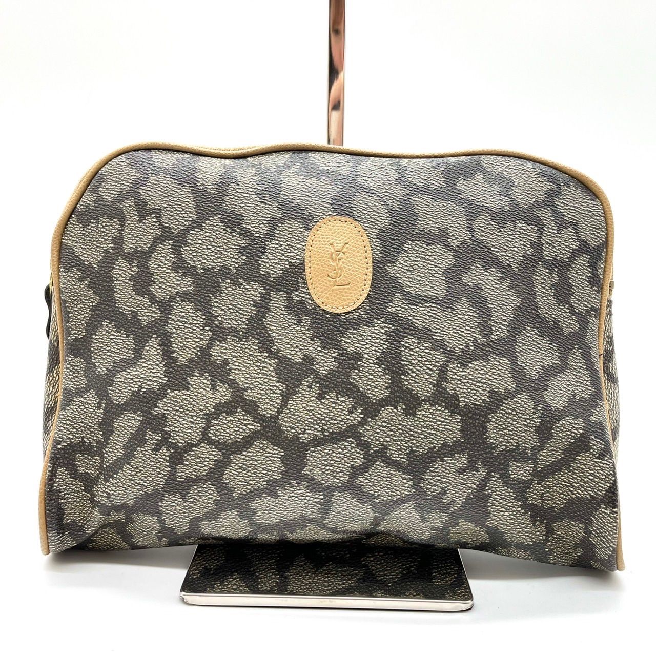 イヴ・サンローラン ベージュ ユニセックス クラッチバッグ