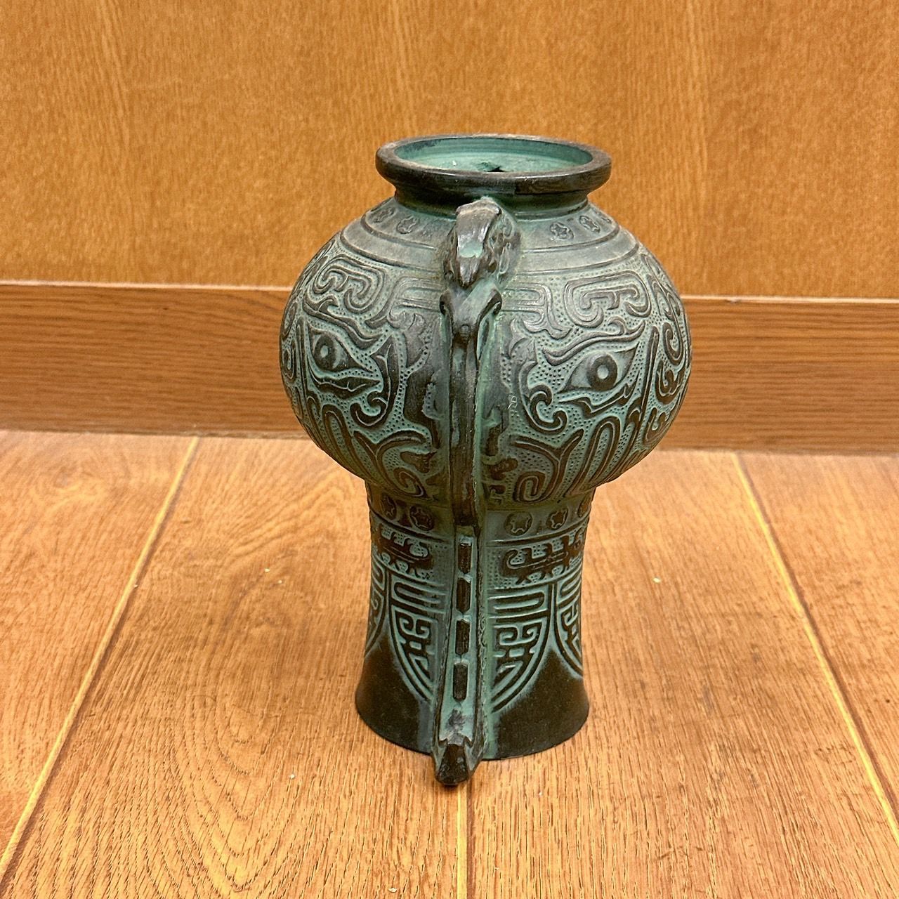松華堂　古銅青銅　杵型　饕餮文花瓶　花器　共箱　N　6389 松華堂 古銅青銅 杵型 饕餮文花瓶 花器 共箱 N 6389 - メルカリ