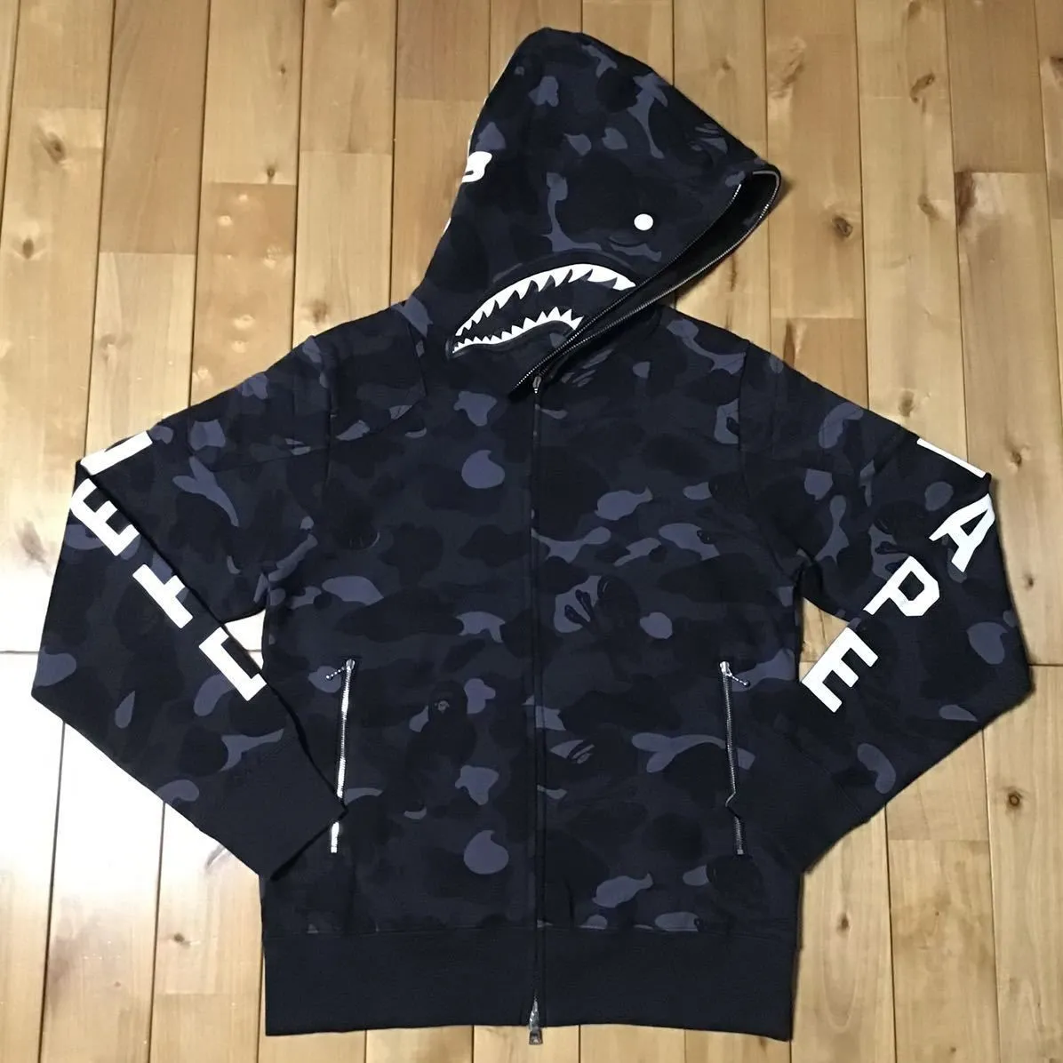 ☆新品☆ BAPE × NEIGHBORHOOD シャーク パーカー Mサイズ shark full zip hoodie ネイバーフッド エイプ  ベイプ a bathing ape NBHD|mercari商品代購│mercariメルカリ官方合作夥伴-跨買 TOKUKAI