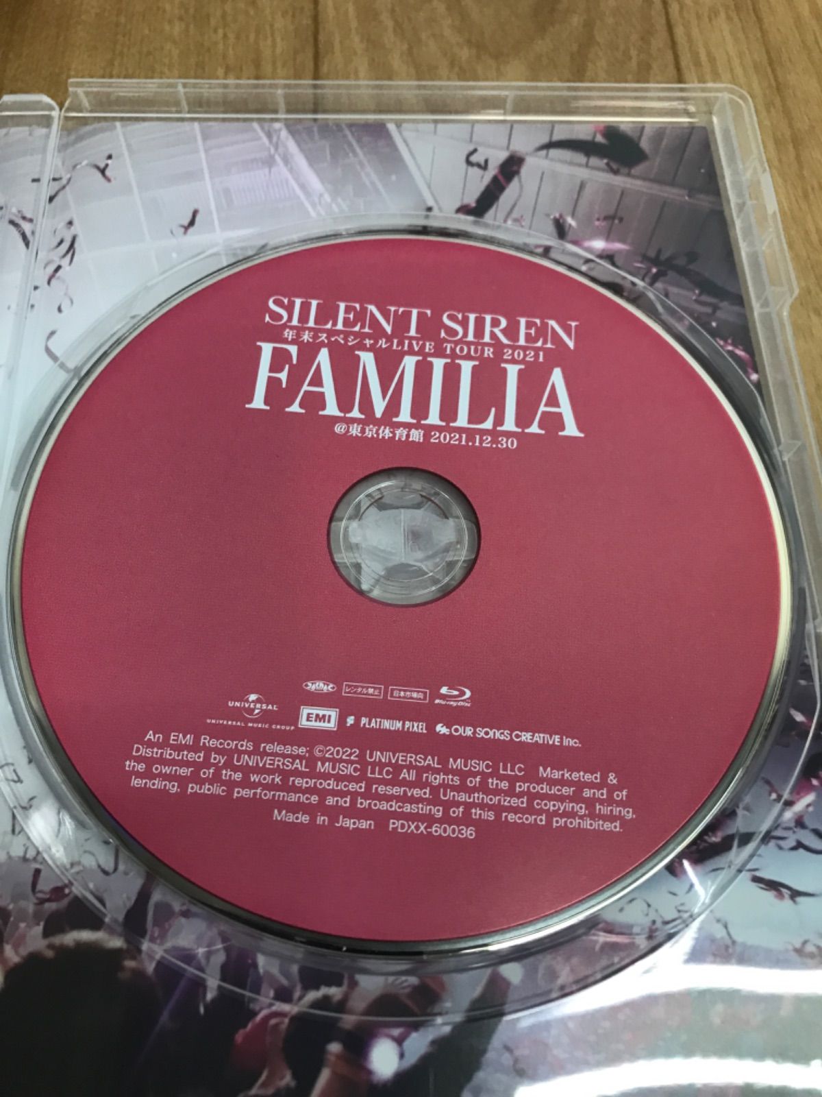 サイレントサイレン SILENT SIREN FAMILIA Blu-ray New SILENT SIREN LIVE TOUR 2021 FAMILIA Blu-ray Photobook