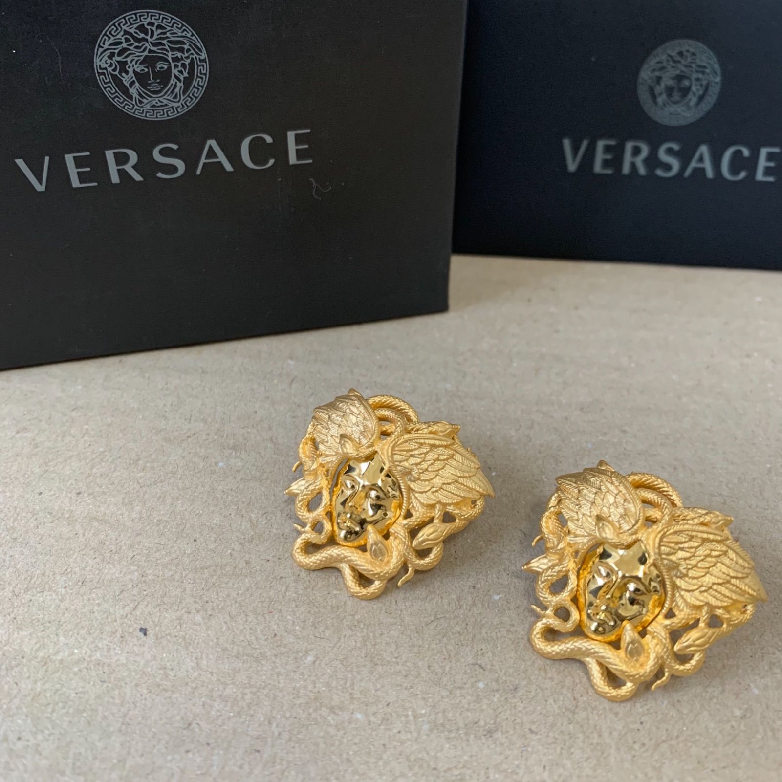 VERSACE メデューサ ピアス ゴールド(両耳用)