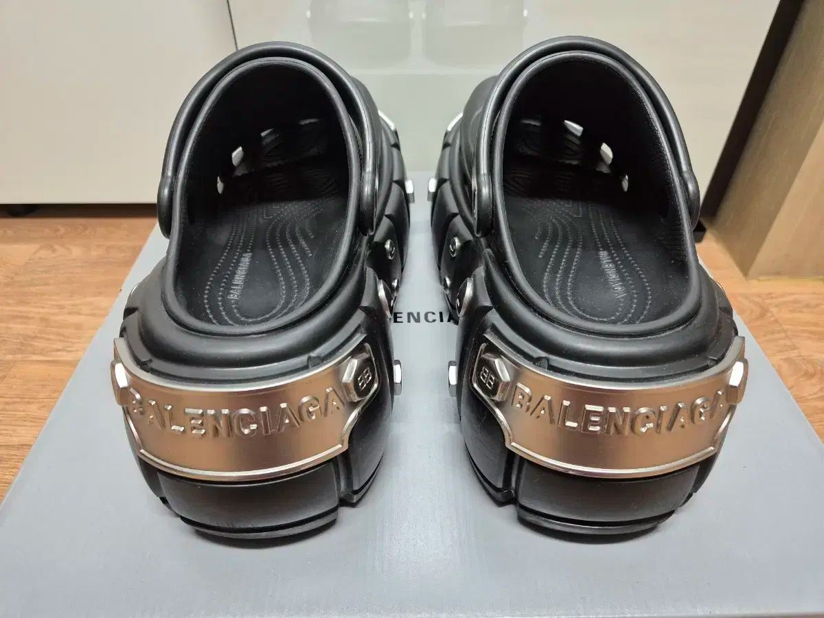 42 BALENCIAGA(バレンシアガ) ハード crocs(クロックス)