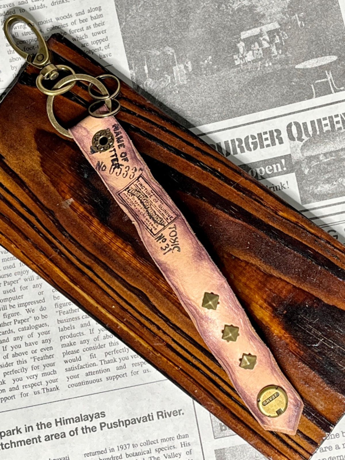 ハンドメイド♪ ヴィンテージ感のカッコいいレザーキーホルダー  