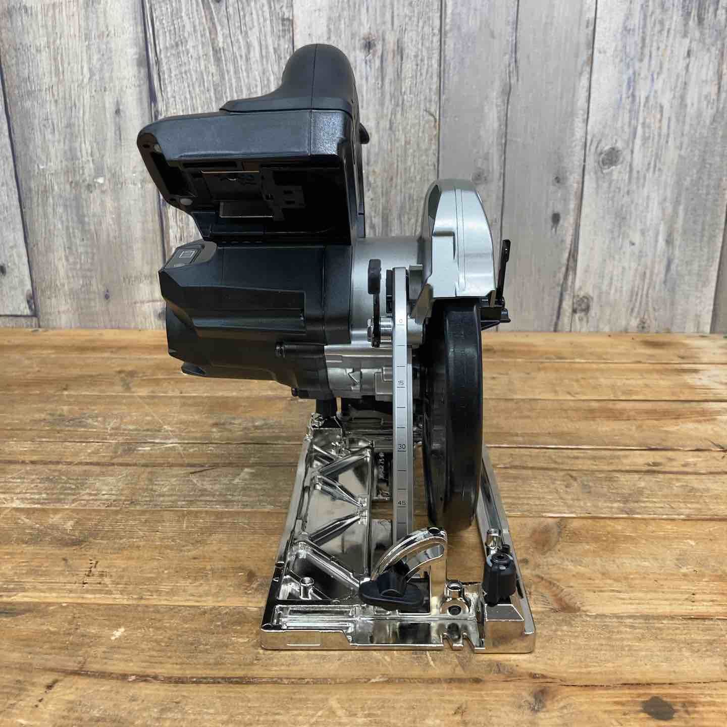 中古品 □ makita コードレス丸のこ HS631DGXSB □ C □ ITDFENKR4AL4