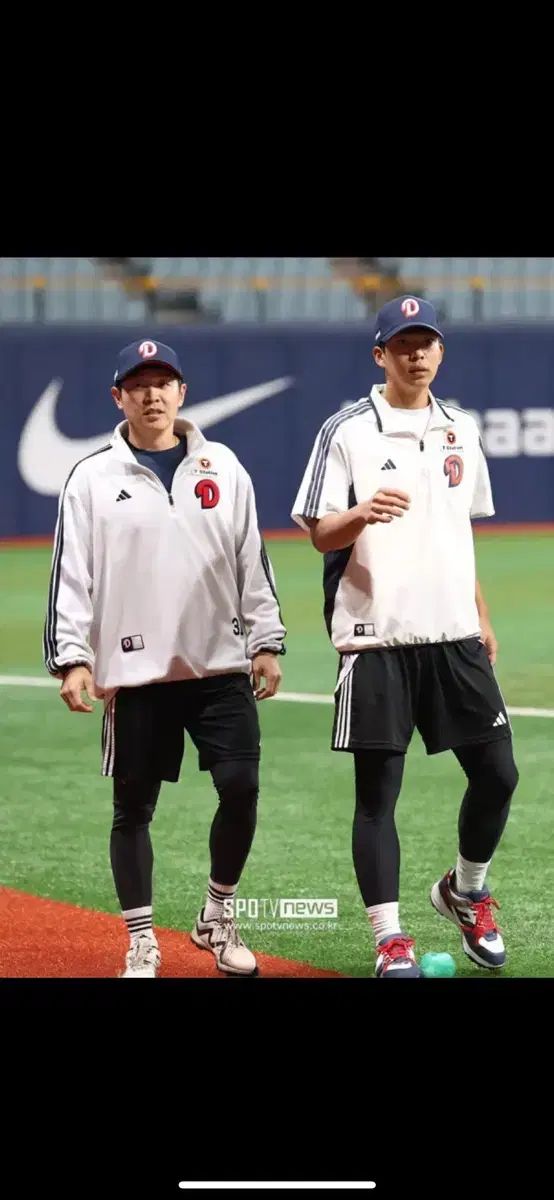 adidas アディダス