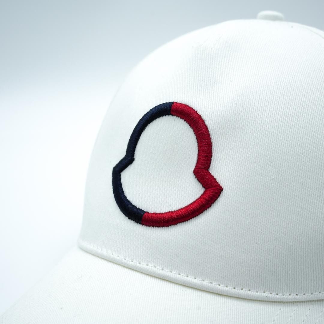 ユニセックス　数量限定　MONCLER ロゴラメ刺繍　ベースボールキャップ ユニセックス数量限定☆MONCLER☆ロゴラメ刺しゅうベースボール